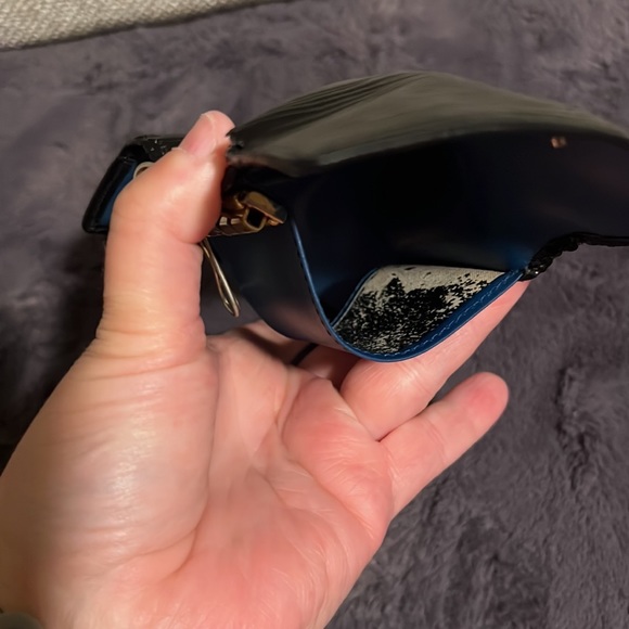 Authentic Louis Vuitton Black Epi key holder - Picture 9 of 14